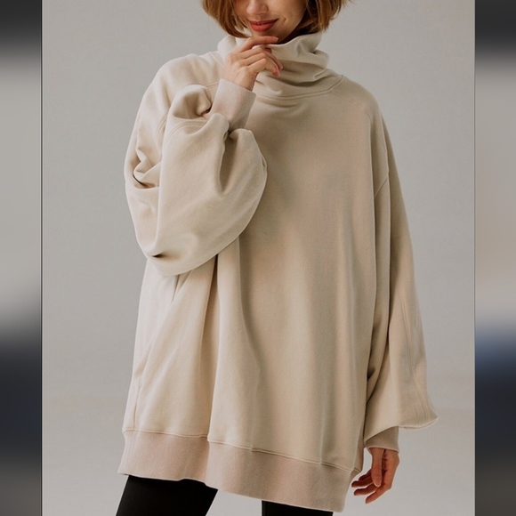 LIT Sweaters - Cozy Oversized Two Tone Turtleneck Sweater With Pockets